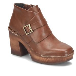 NWOT Korks Stacey bootie